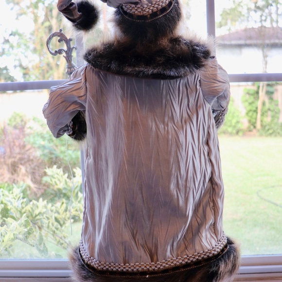 SANTA CLAUS HOLDING A JEWELED STAFF AND WREATH - Picture 7 of 15